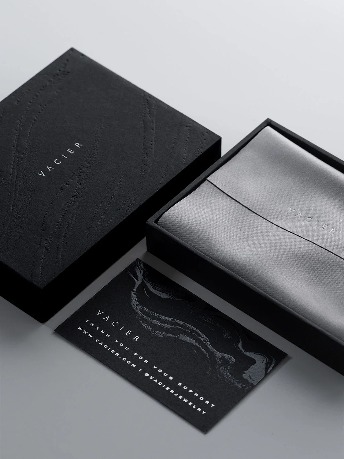 Vacier Gift Box and Cloth